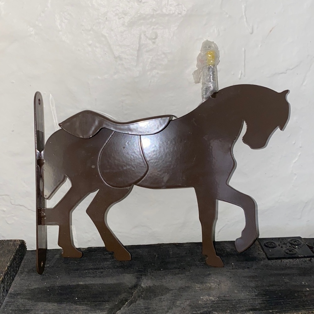Metal Horse Squirrel Feeder